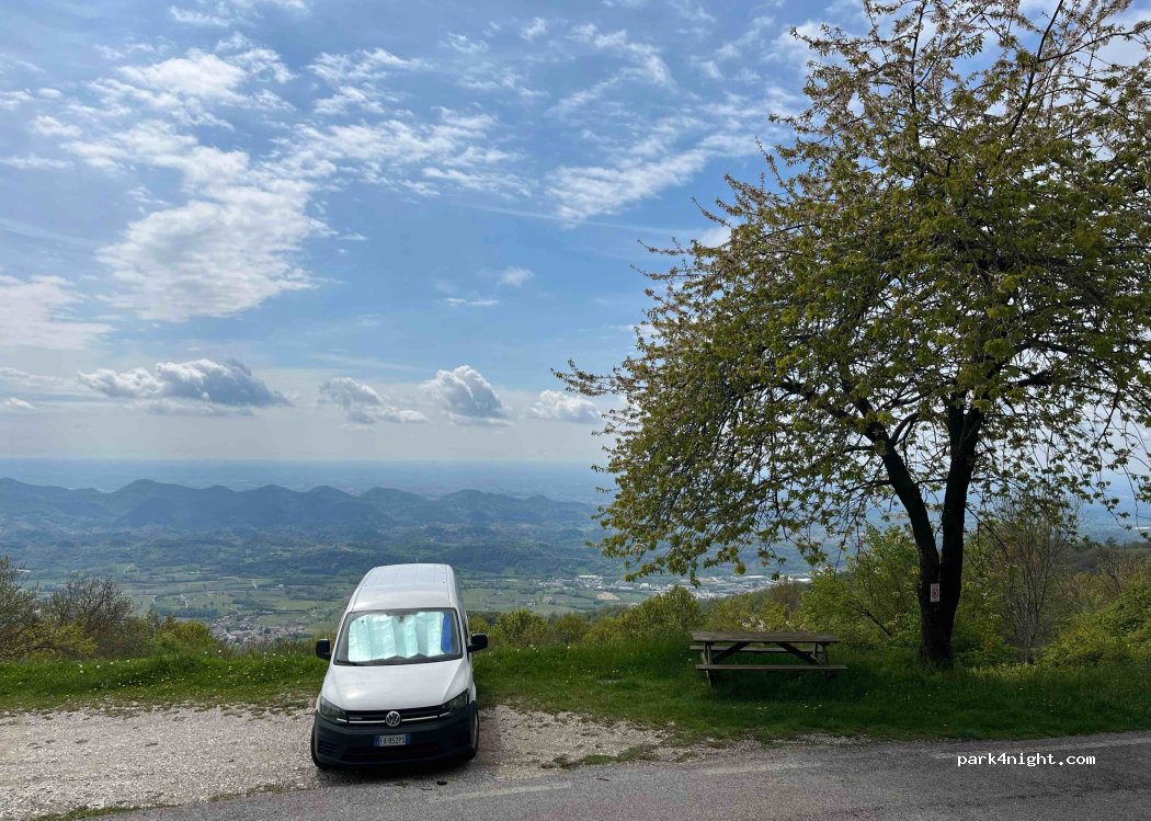 (31034) Cavaso del Tomba - Unnamed Road — foto