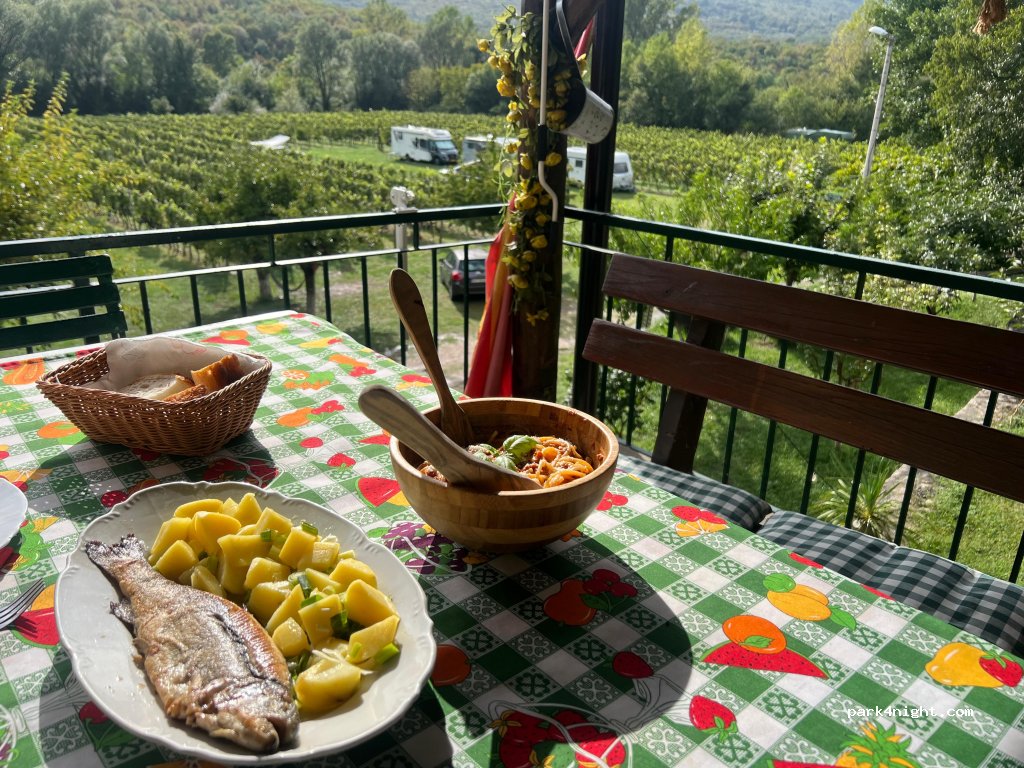 Purple Eye Estate - Camp & Winery — foto