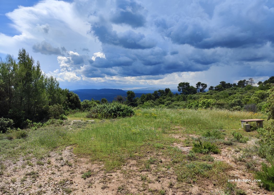 (84120) Beaumont-de-Pertuis - Unnamed Road — foto