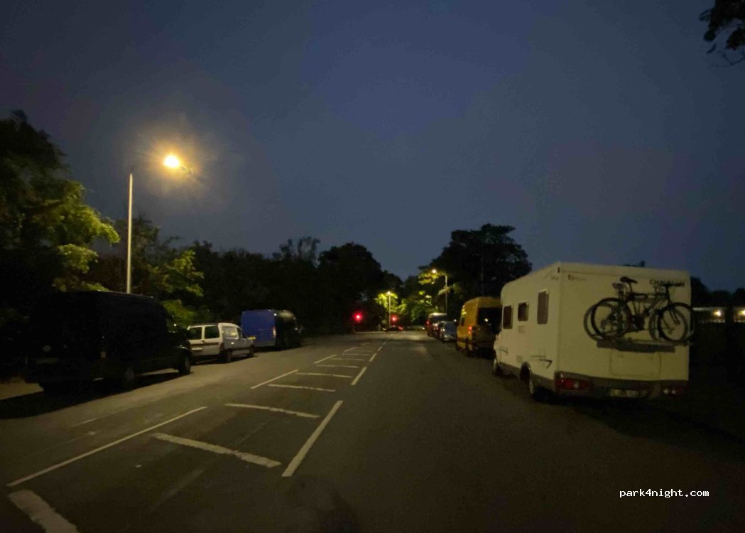 (EH5 2DJ) Edinburgh - 1 East Fettes Avenue — foto