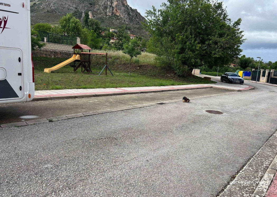 (09246) Poza de la Sal - 10 Calle Virgen de Pedrajas — foto 2