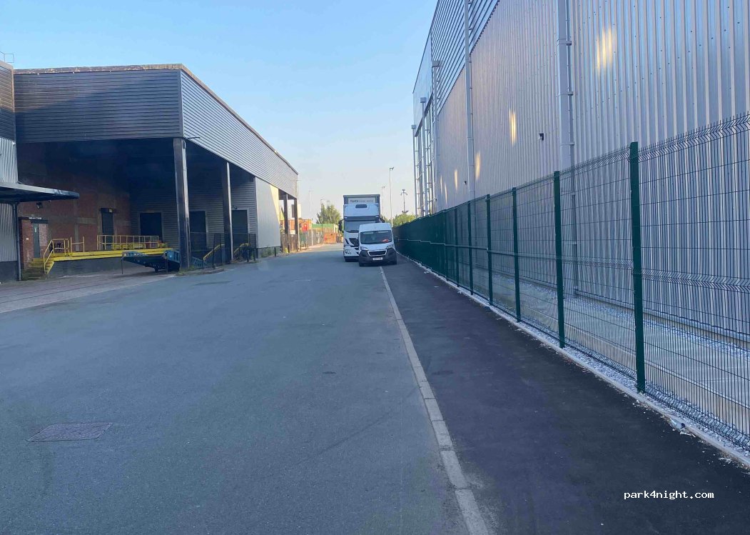 (M17 1NB) Stretford - 6 Mosley Road — foto