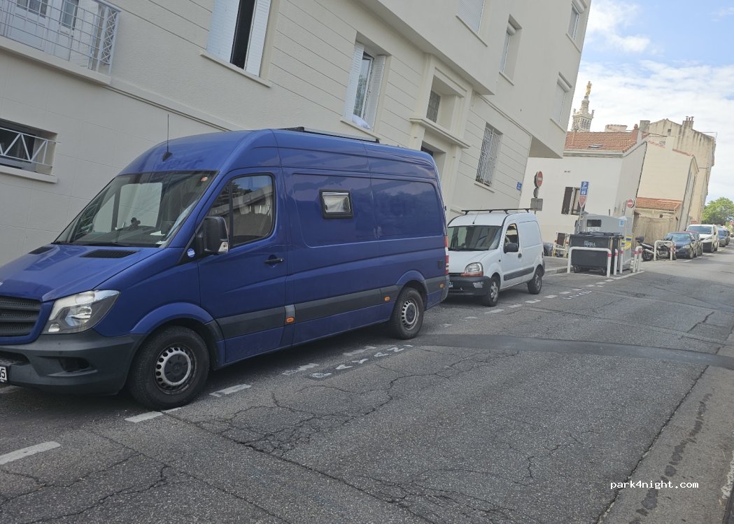 (13007) Marseille - 33 Montee de l'Oratoire — foto