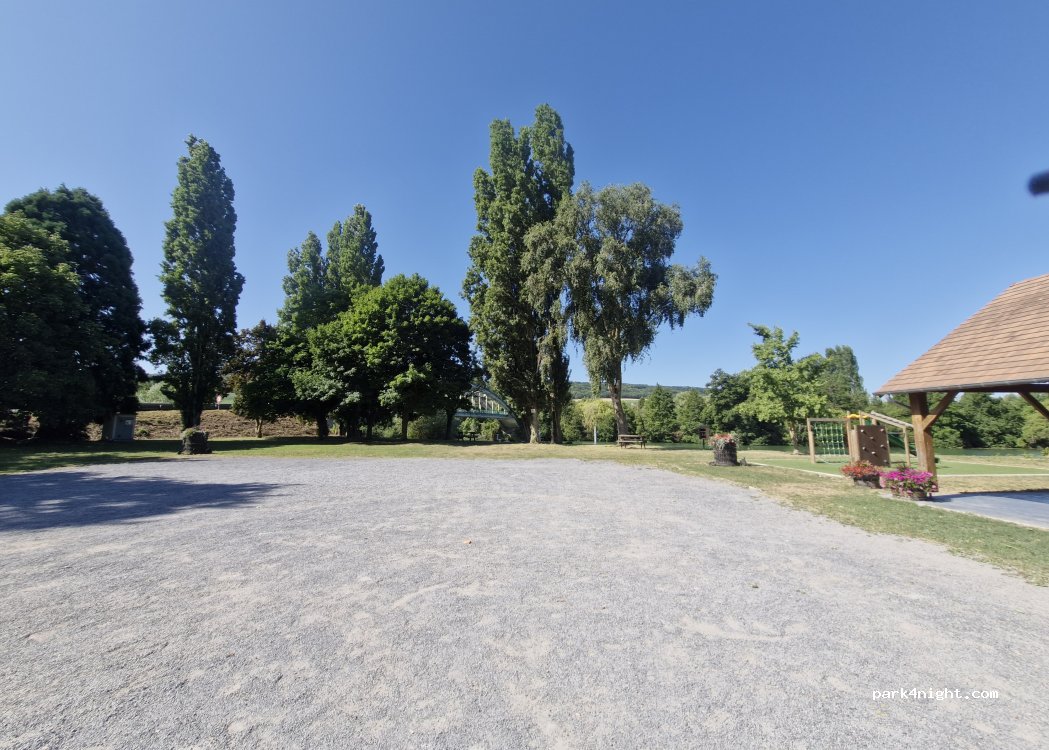 (51480) Reuil - 1 Place Godart — foto 2
