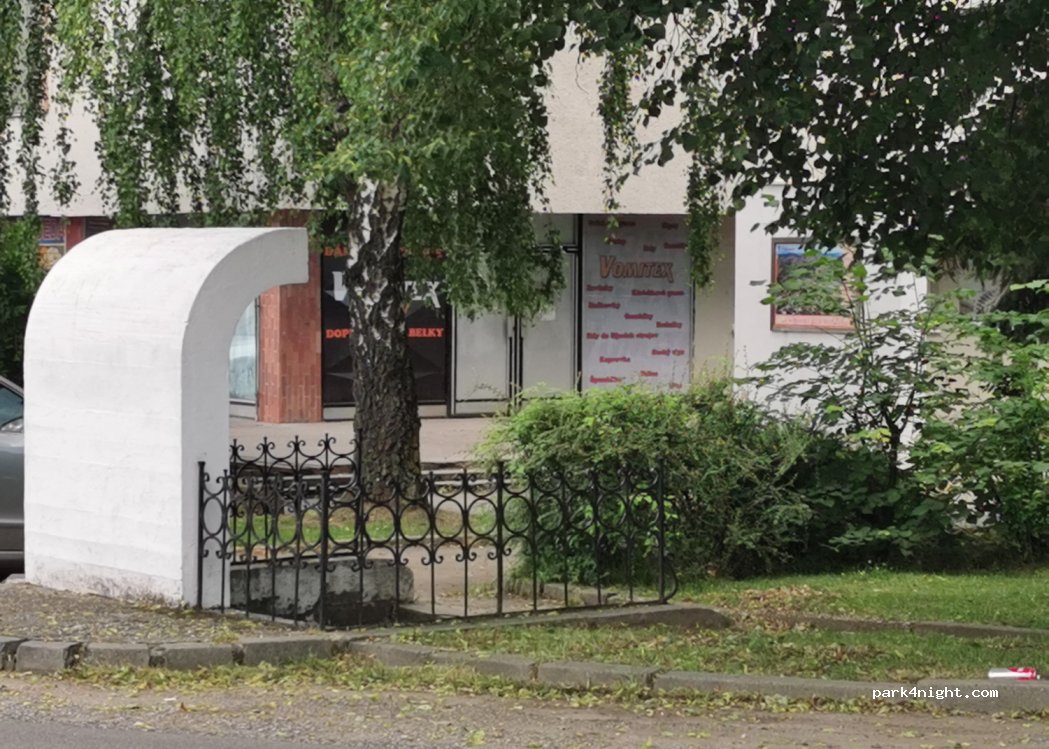 (935 05) Pukanec - Námestie mieru — foto 2