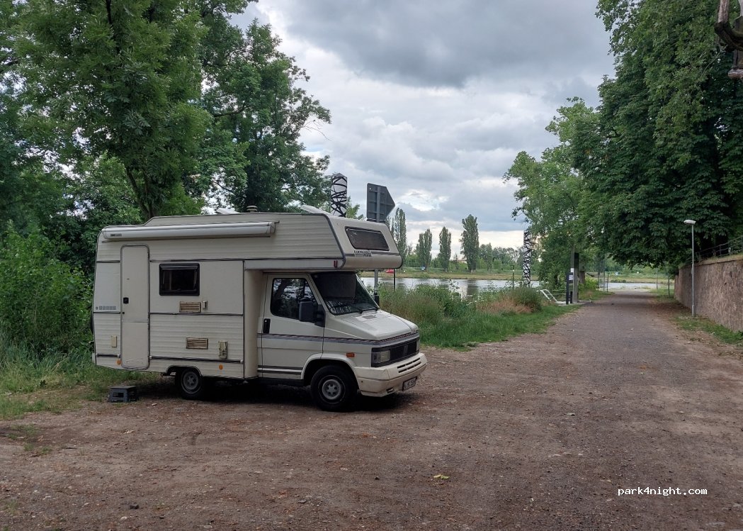 (412 01) Litoměřice - 11 Labská — foto