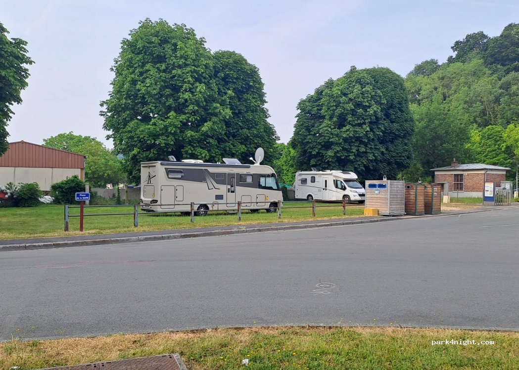 (27800) Brionne - 1 Place de la Gare — foto