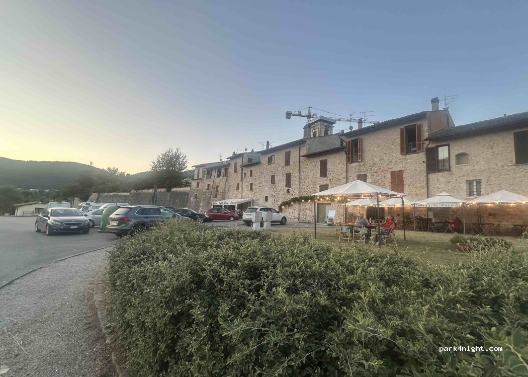 (06046) Norcia - 66 Via Circonvallazione — foto 3