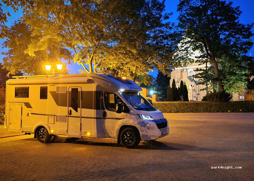 (07-306) Brok - 10 plac Kościelny — foto