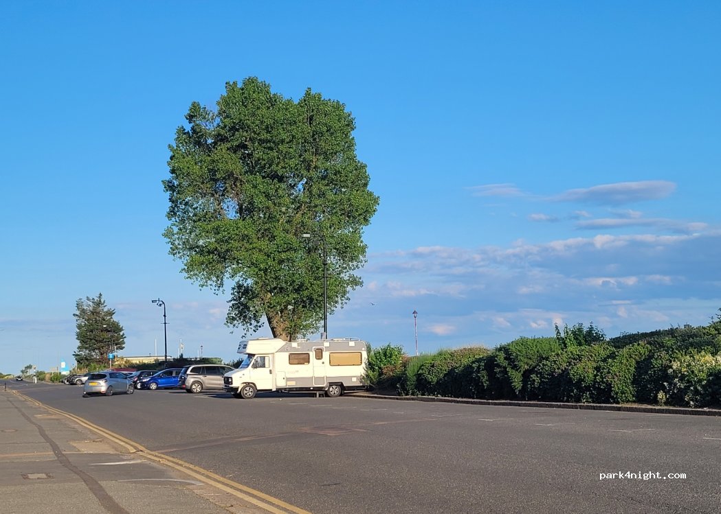 (SS0 8JJ) Southend-on-Sea - 102 Chalkwell Esplanade — foto 3