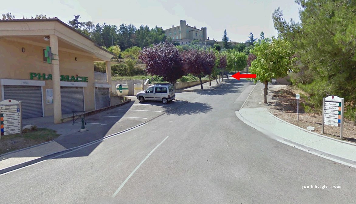 (84120) Mirabeau - Rue Martial Montagne — foto