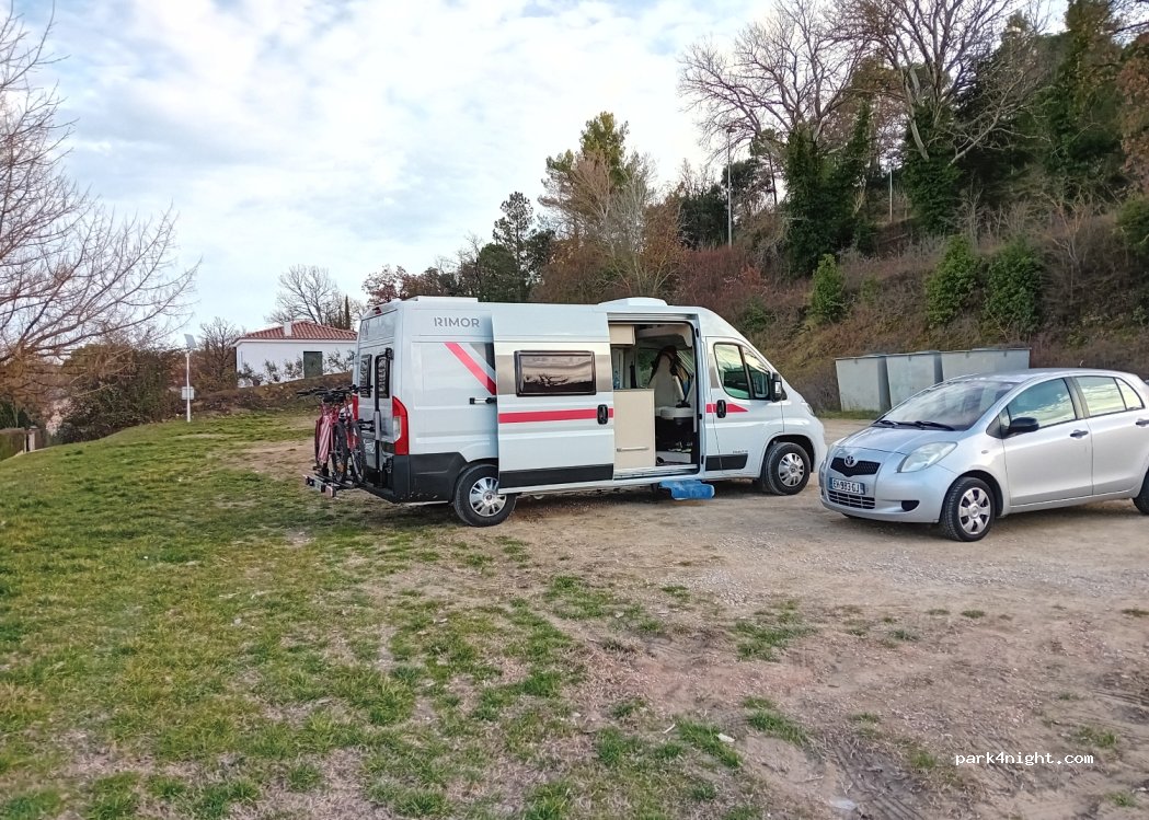 (84120) Mirabeau - Rue Martial Montagne — foto 2
