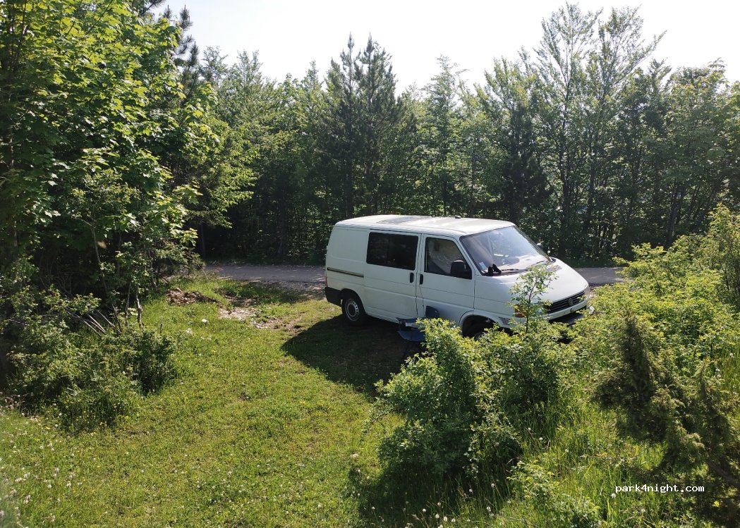() Nedajno - unnamed road — foto
