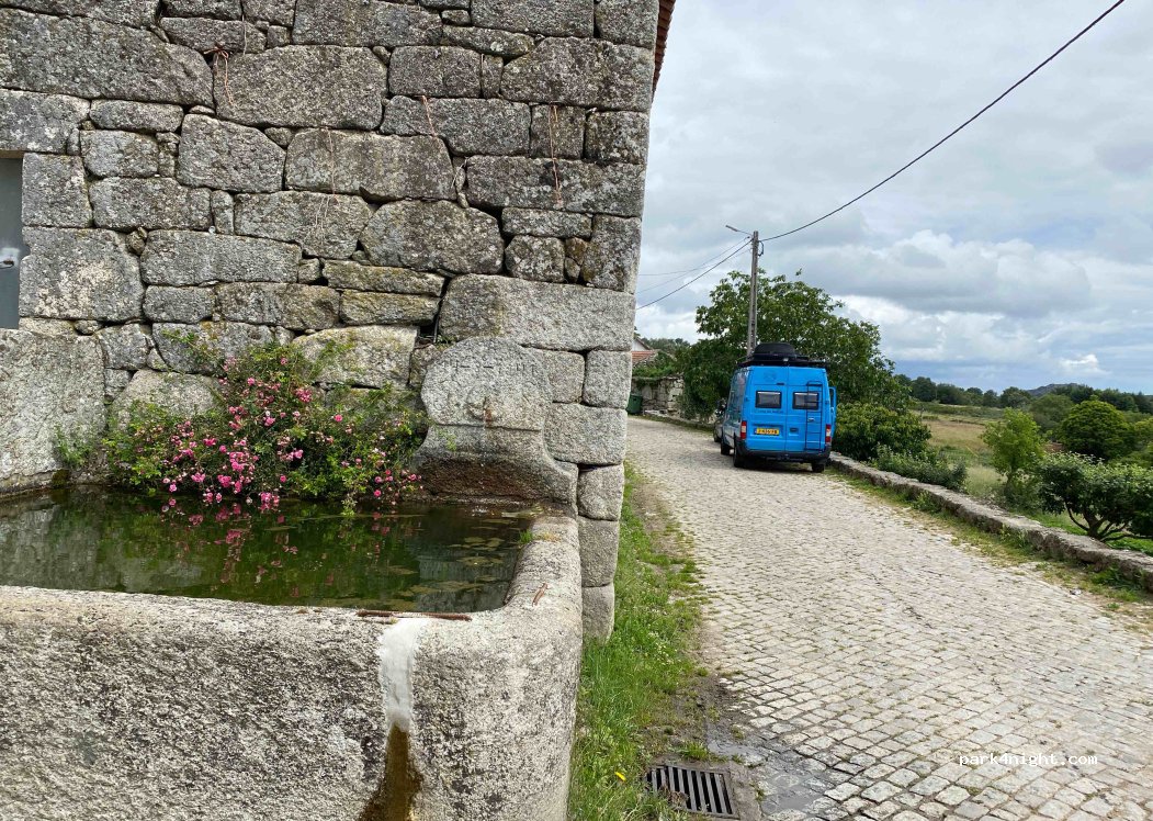 (5470-466) Serraquinhos - 30 Rua Central — foto