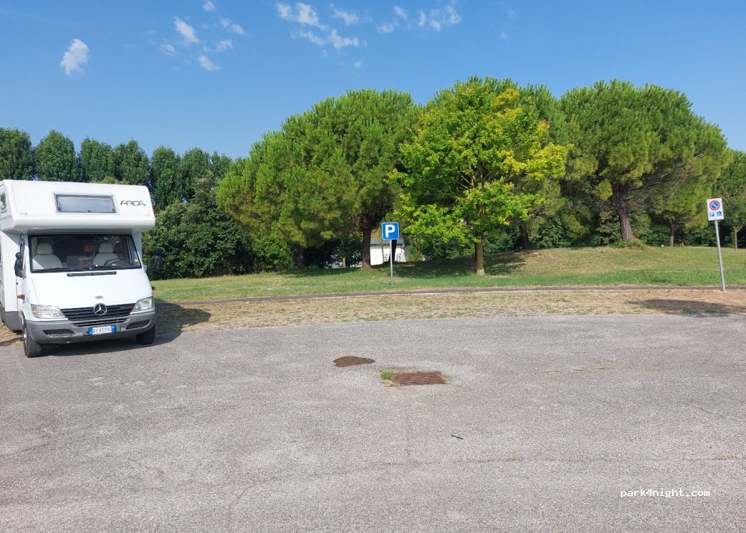 (33054) Lignano Sabbiadoro - 116 Viale Europa — foto