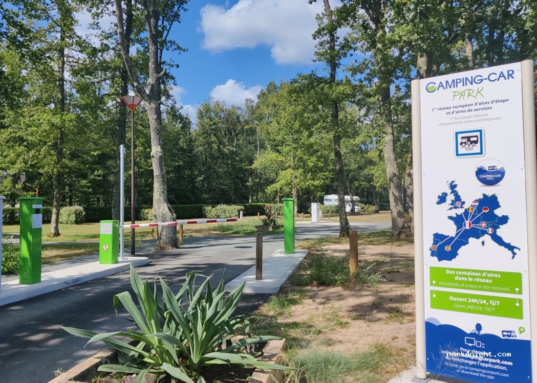 Aire de camping-car de Neuvy-sur-Barangeon — foto 4