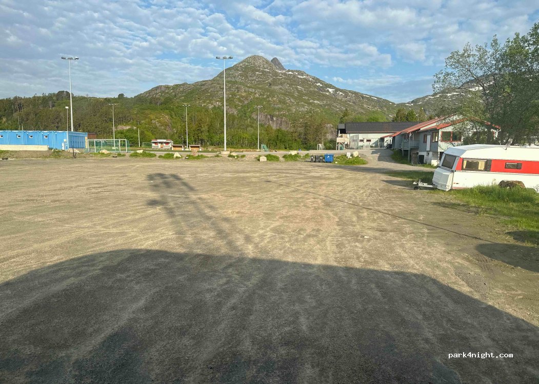 (8300) Svolvær - 8 Idrettsveien — foto 2