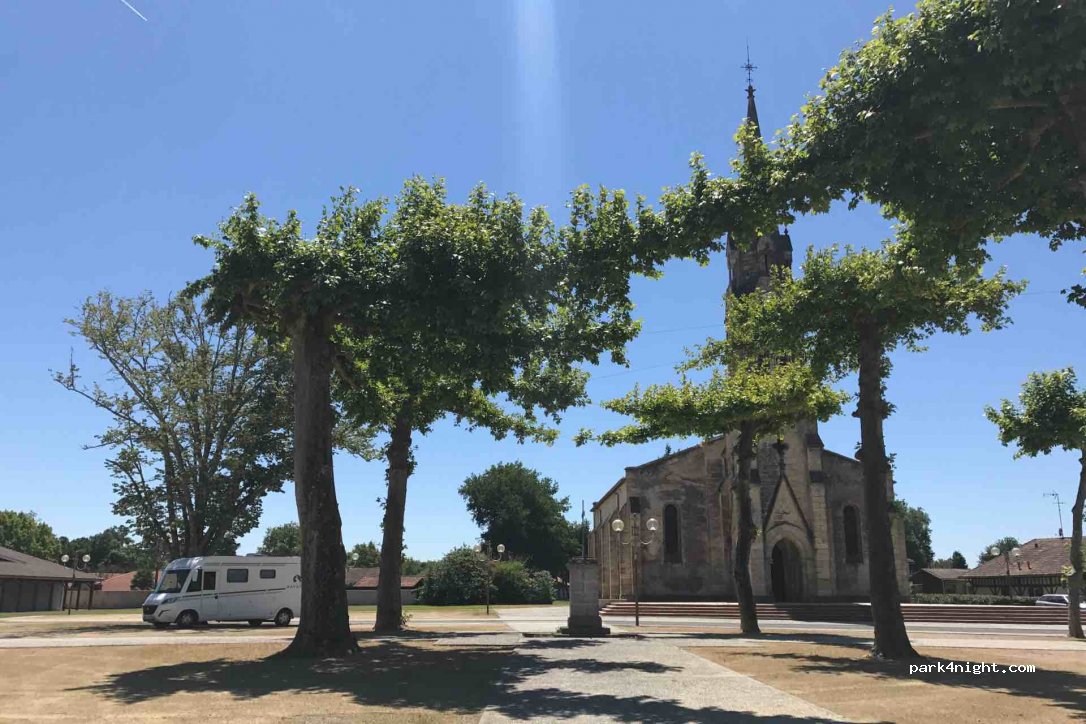 (40110) Morcenx-la-Nouvelle - 10 Place du Bourg — foto 4