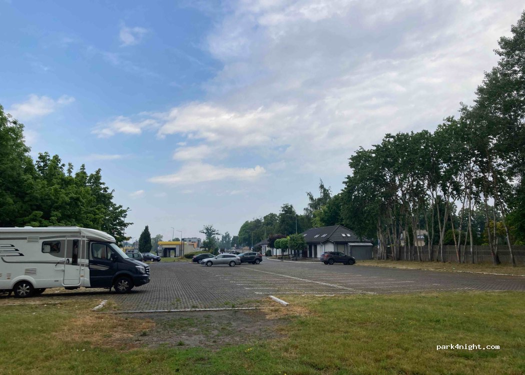 (49-300) Brzeg - 81 Starobrzeska — foto