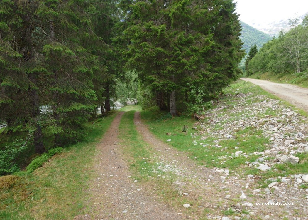 () Fjærland - Unnamed Road — foto 2