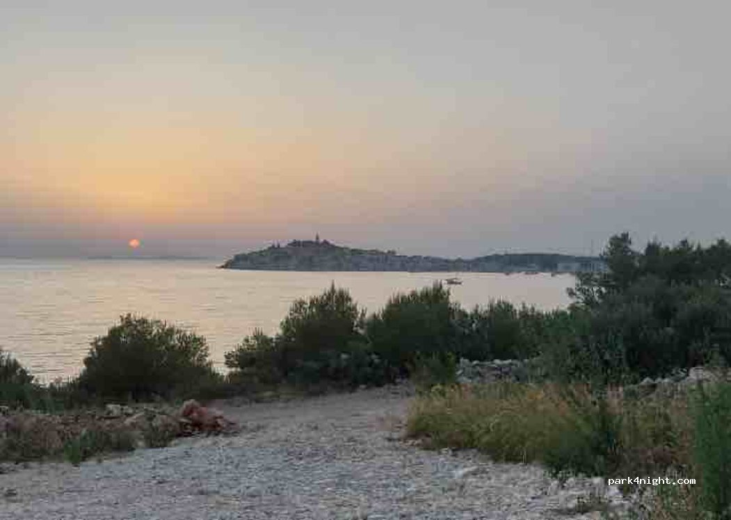 (22202) Primošten - Unnamed Road — foto
