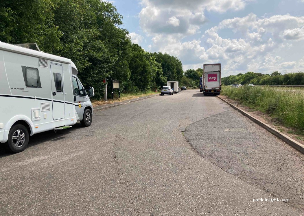 (WR3 8SJ) Worcester - A449 Eastbound Truck Parking — foto