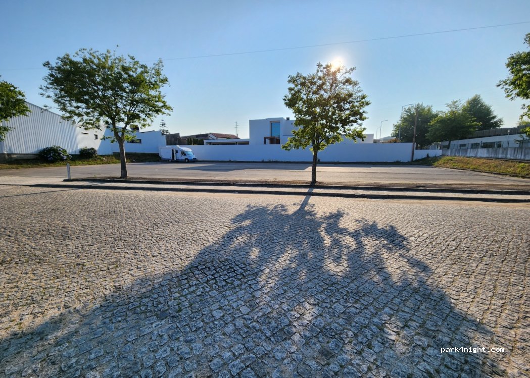 (4785) Trofa - 647 Rua Cónegos de Landim — foto