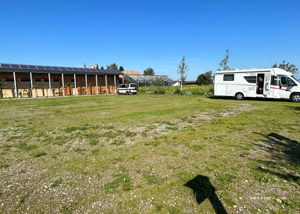Wohnmobilstellplatz Rapunzelwelt Legau — foto 3