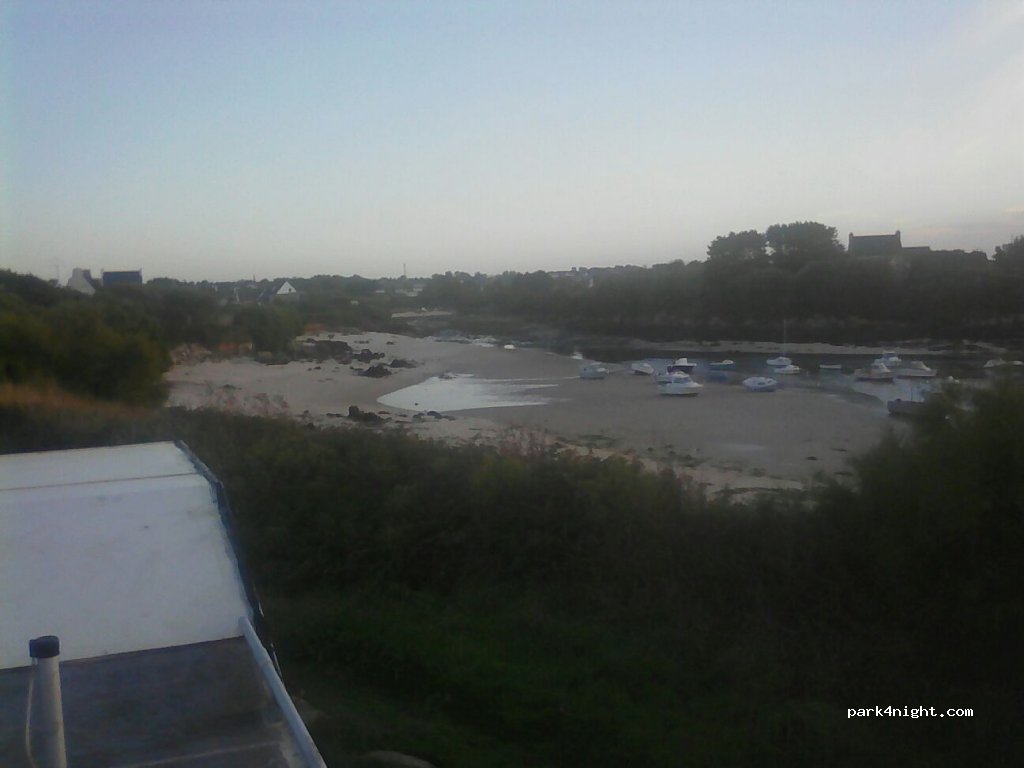 Parking Plage de Plougoulm — foto 2