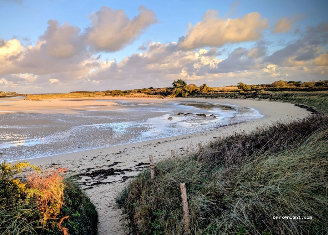 Parking Plage de Plougoulm — foto 4