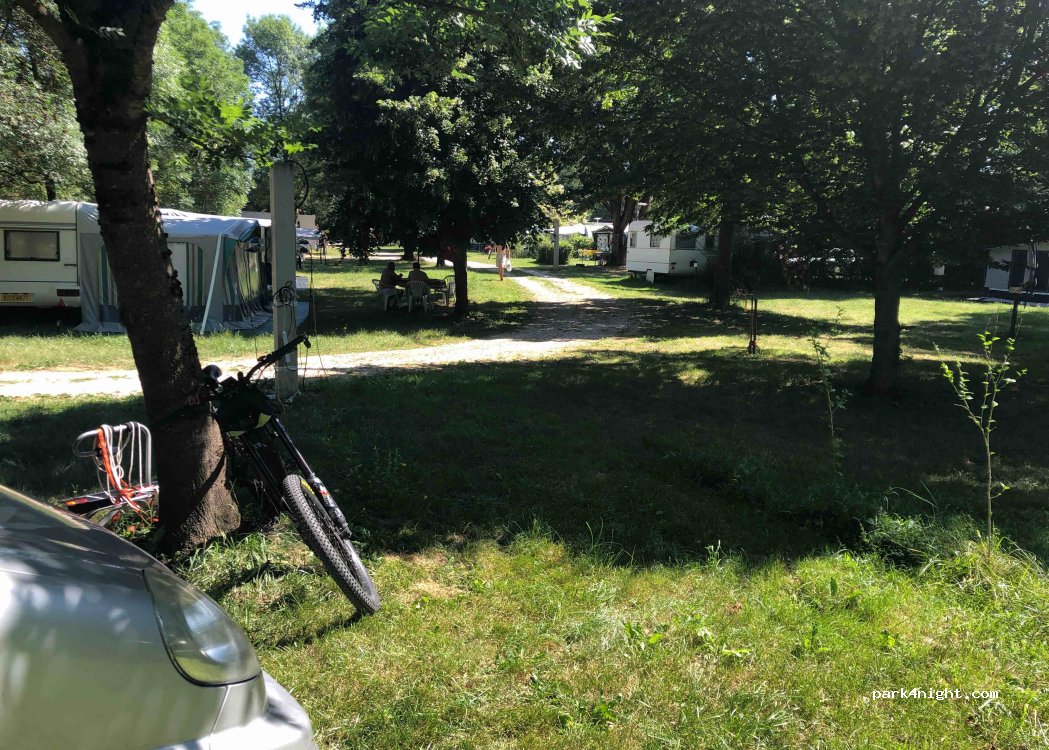 Camping municipal de Bragny Sur Saône — foto