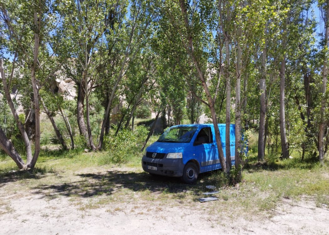 () Göreme - Zelve Vadisi yolu — foto