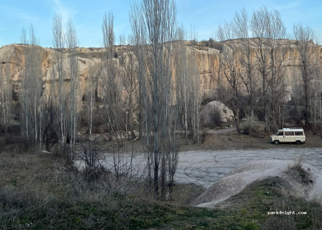 () Göreme - Zelve Vadisi yolu — foto 3