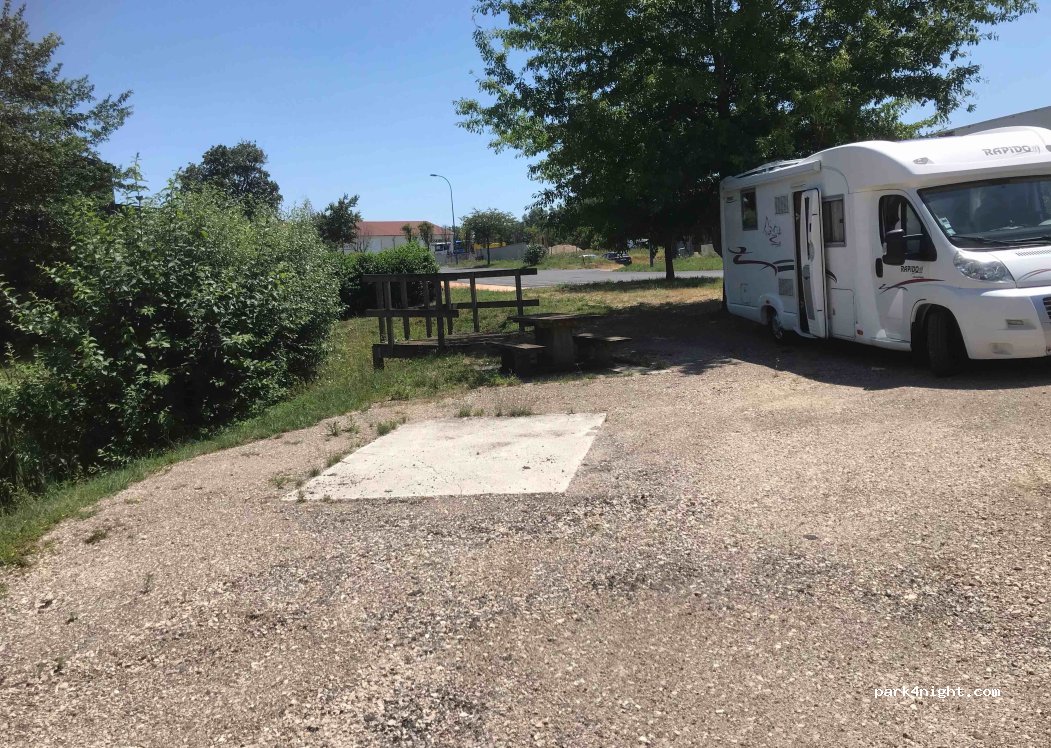 (01400) Châtillon-sur-Chalaronne - 535 Rue Christian Barnard — foto