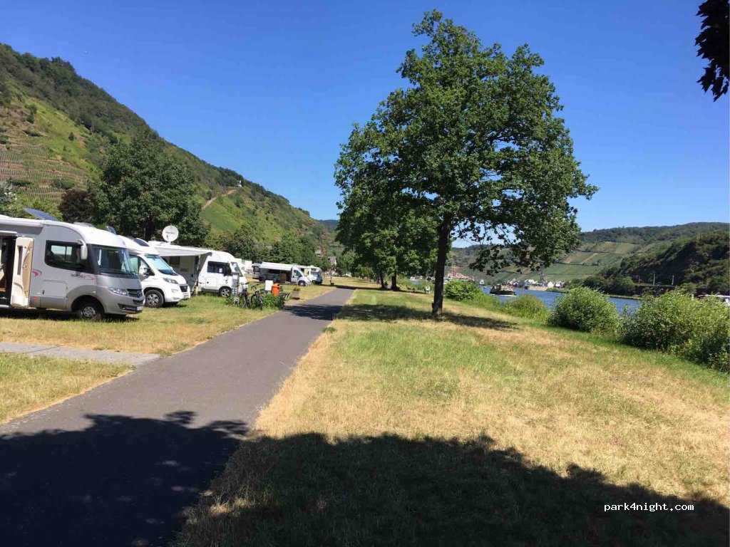 Wohnmobilstellplatz St. Aldegund — foto