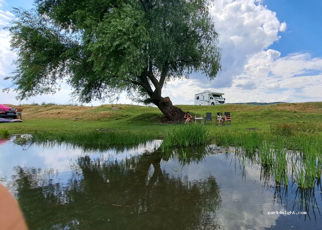 (325W+5P) Fughiu - unnamed road — foto