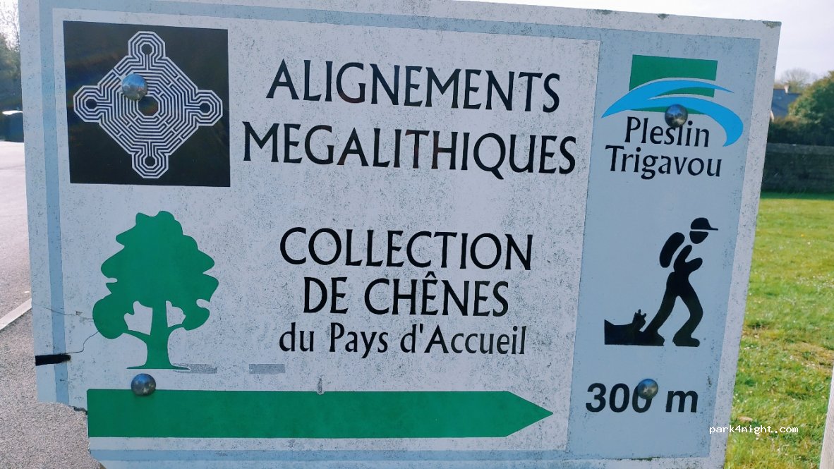 (22490) Pleslin-Trigavou - Parking  des Mégalithes — foto 2