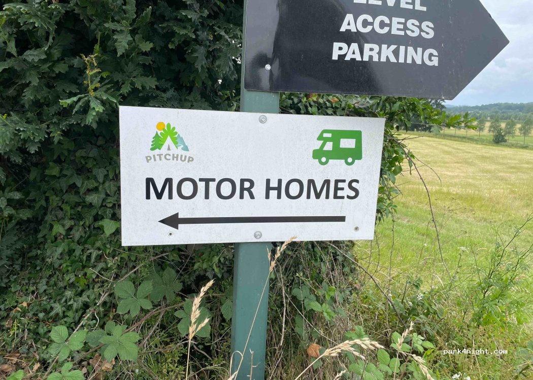 (TN32 5RA) Bodiam - Staplecross Road — foto