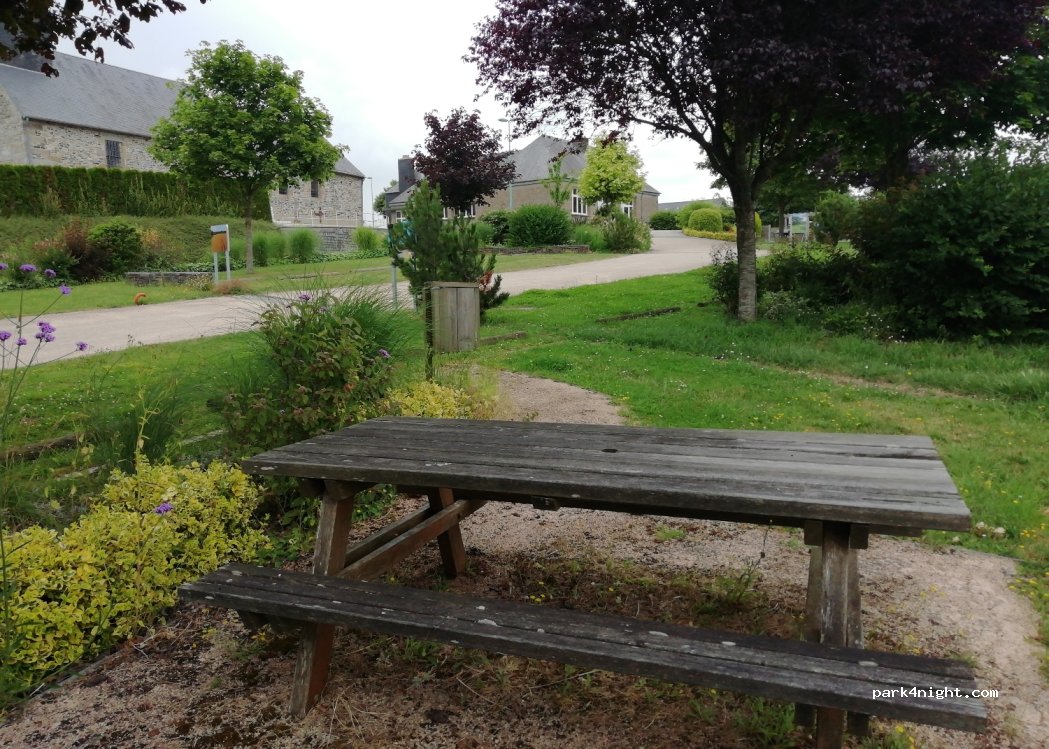 (50370) Notre-Dame-de-Livoye - 1 Le Bourg — foto