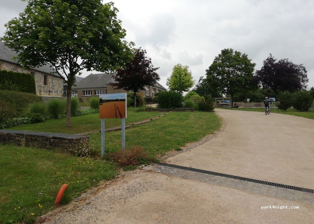 (50370) Notre-Dame-de-Livoye - 1 Le Bourg — foto 2