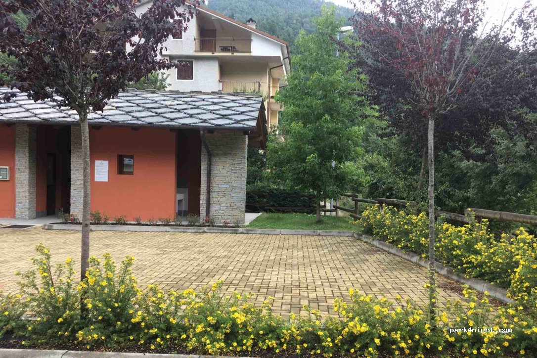 Area Sosta Camper Frassino — foto
