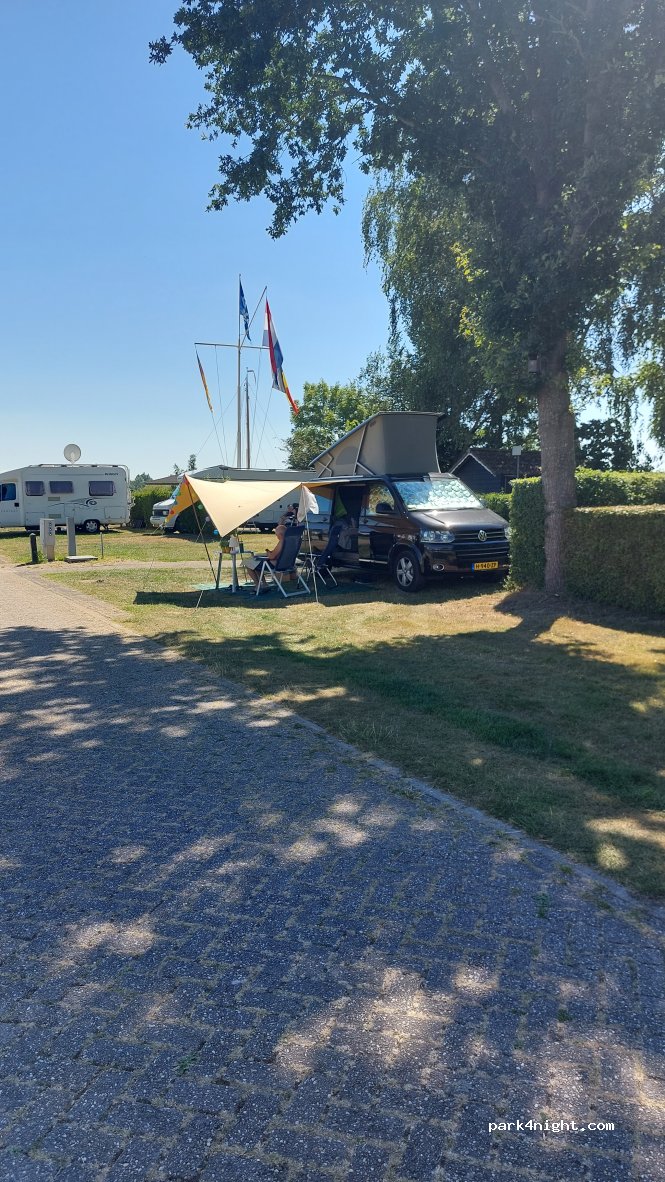 Camperplaats Jachthaven Wartena — foto 3