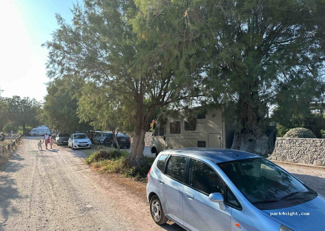 (811 05) Skala Eresou - Unnamed Road — foto