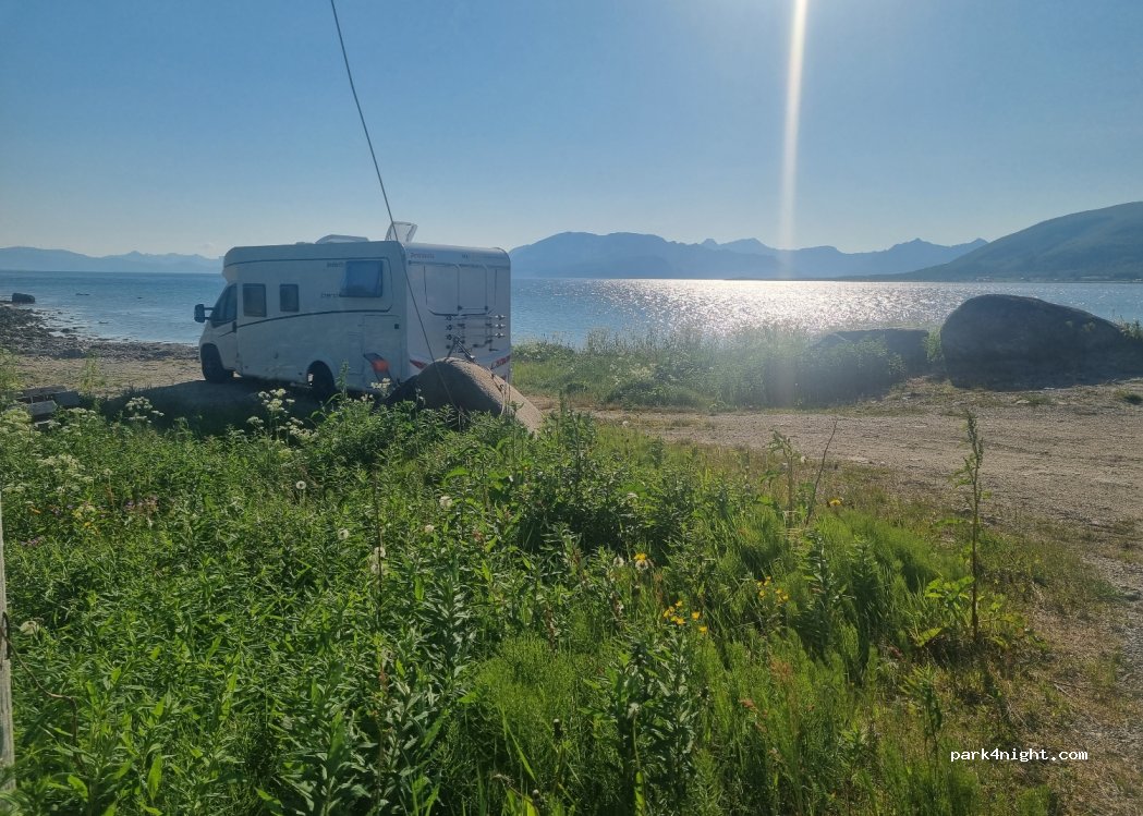 (8484) Risøyhamn - 270 Primær Fylkesveg 82 — foto