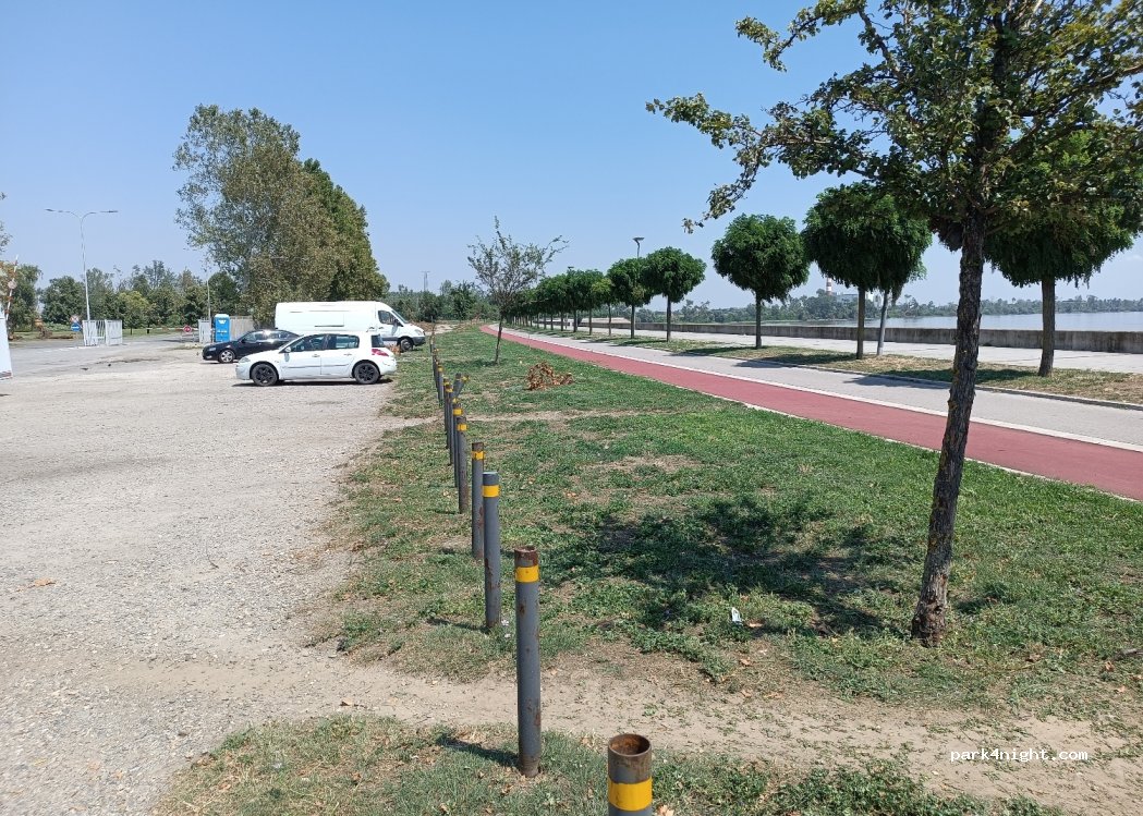 (21000) Novi Sad - 2 Bajči Žilinskog — foto 2