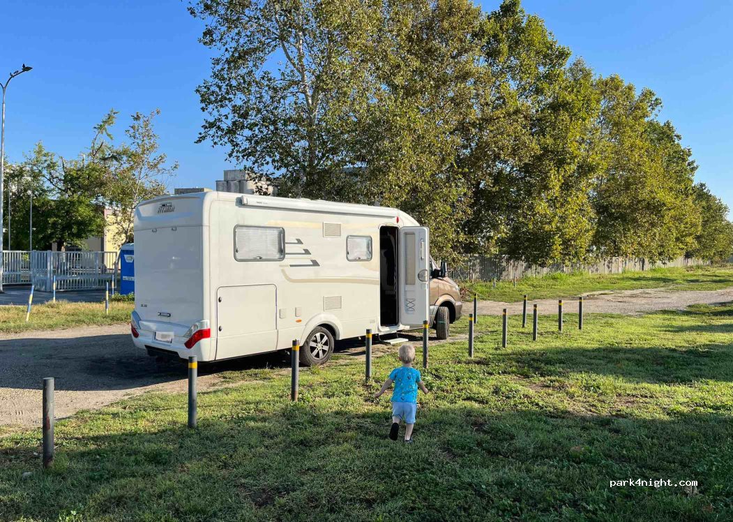 (21000) Novi Sad - 2 Bajči Žilinskog — foto 4