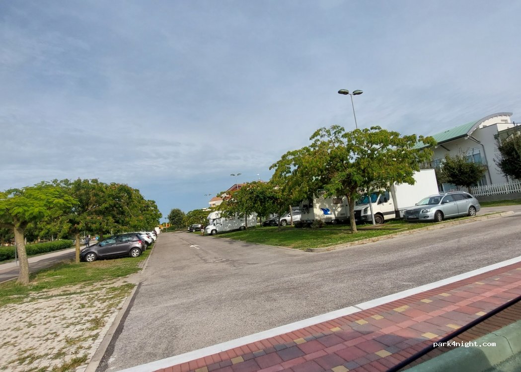 (30021) Caorle - 7/14 Viale dei Gabbiani — foto