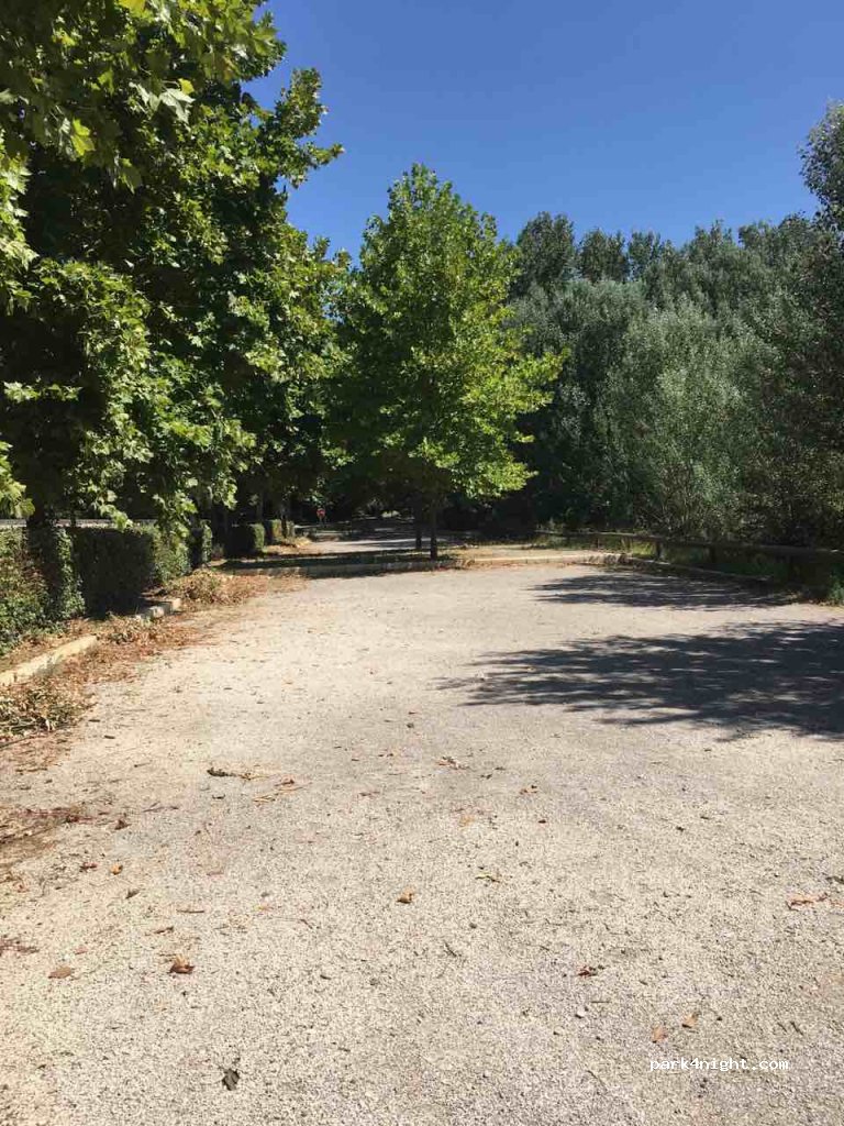 (84240) Ansouis - Route de Villelaure — foto