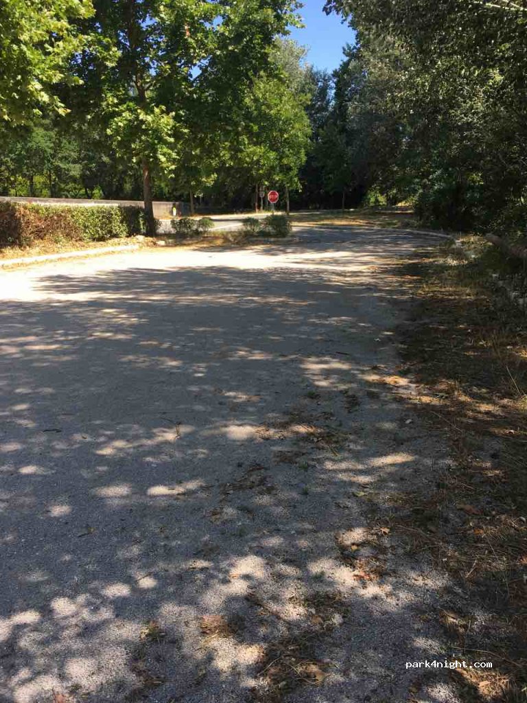 (84240) Ansouis - Route de Villelaure — foto 2