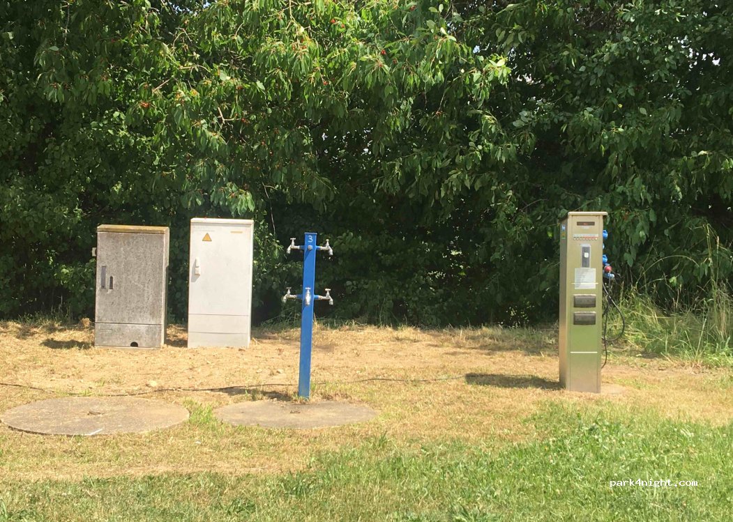 Stellplatz Wohnwagen und Wohnmobile — foto 2